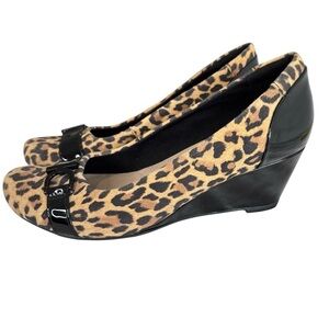 Clarks Wedge Heel Tan Leopard Suede Womens Shoe Size 7 Ultimate Comfort Cushion